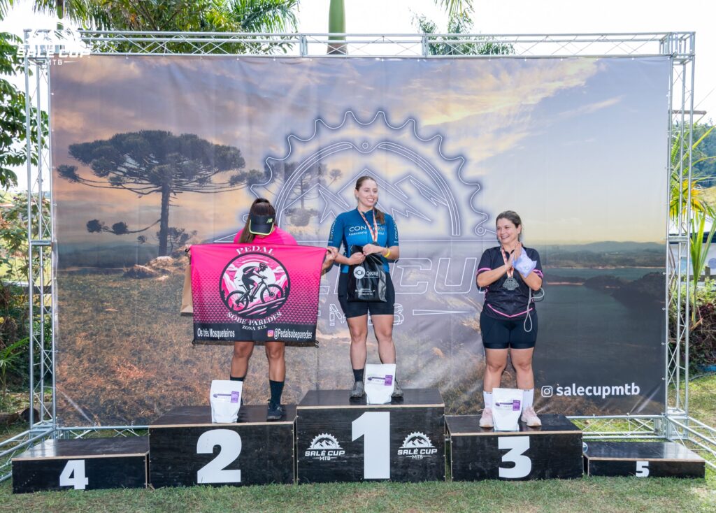 Atletas e participantes da Salé Cup MTB 2026 em Salesópolis.