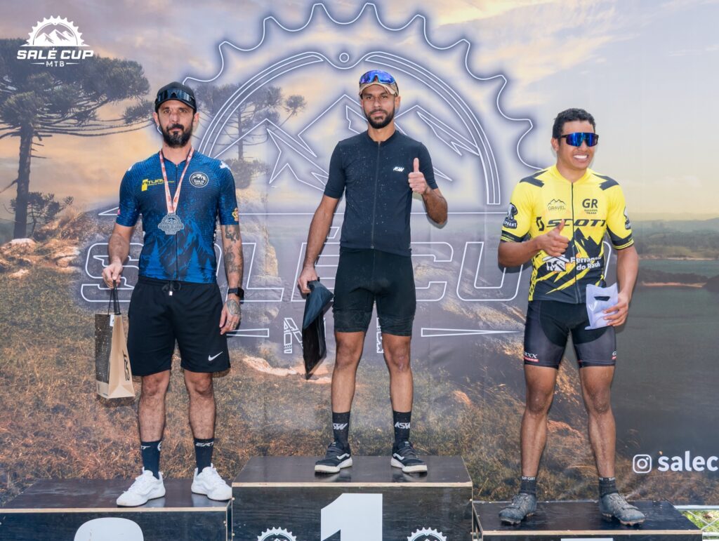 Atletas e participantes da Salé Cup MTB 2026 em Salesópolis.