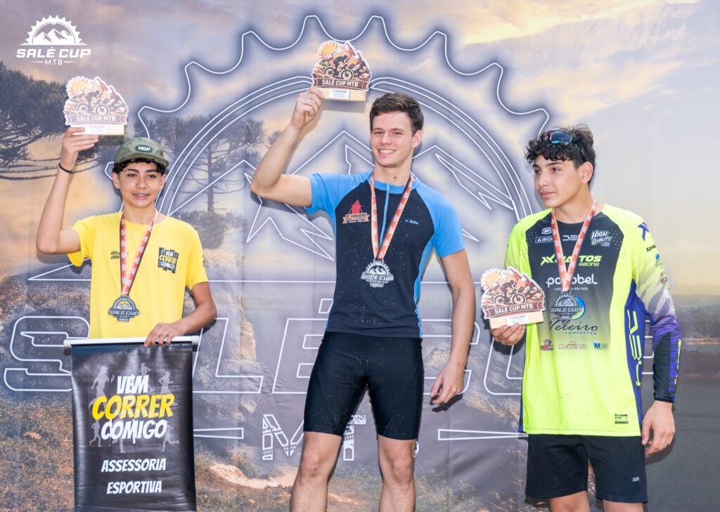 Atletas e participantes da Salé Cup MTB 2026 em Salesópolis.