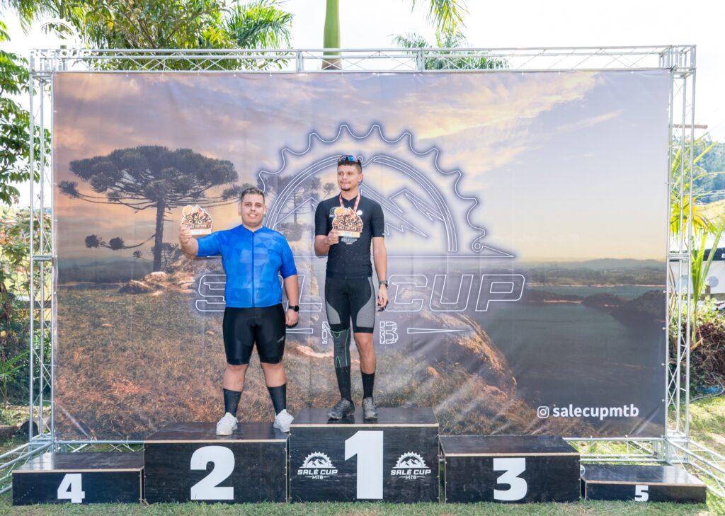 Atletas e participantes da Salé Cup MTB 2026 em Salesópolis.