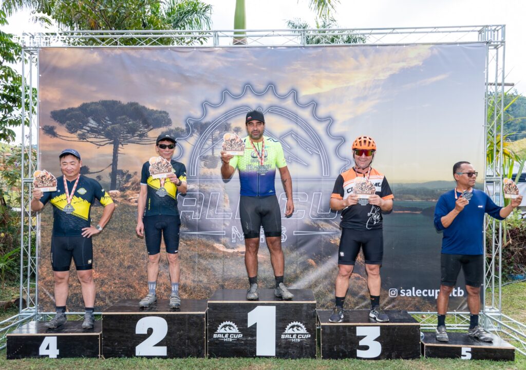 Atletas e participantes da Salé Cup MTB 2026 em Salesópolis.