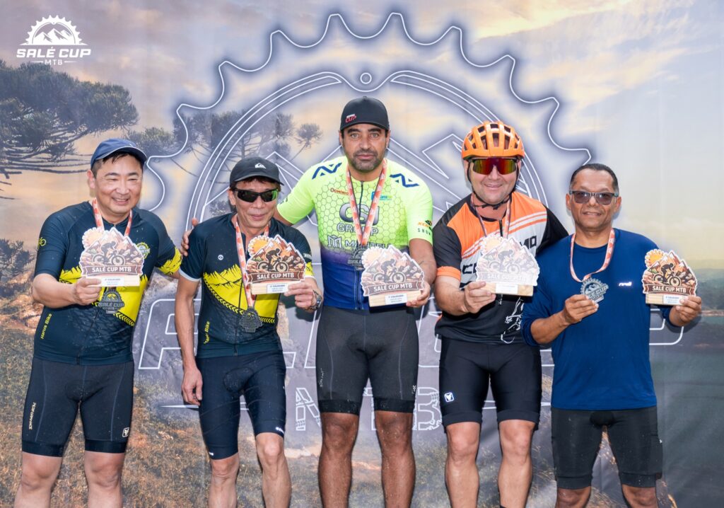 Atletas e participantes da Salé Cup MTB 2026 em Salesópolis.