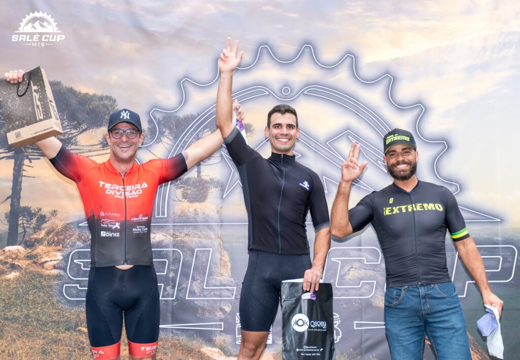 Atletas e participantes da Salé Cup MTB 2026 em Salesópolis.