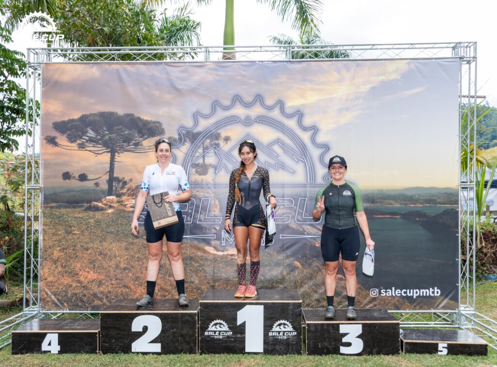 Atletas e participantes da Salé Cup MTB 2026 em Salesópolis.