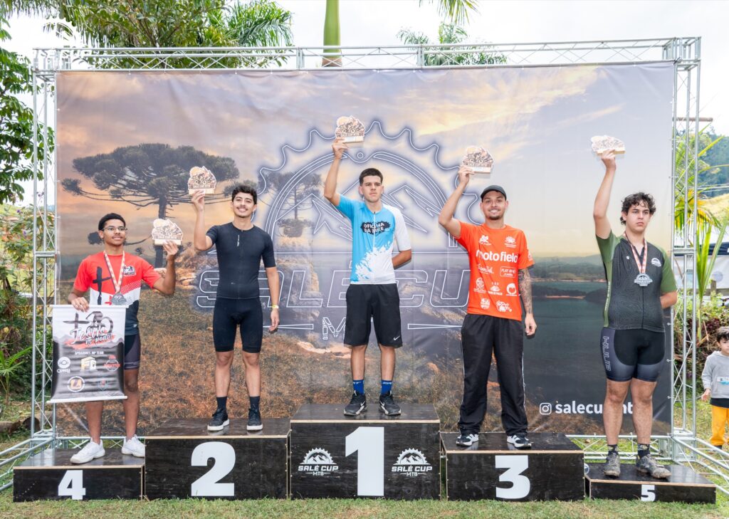 Atletas e participantes da Salé Cup MTB 2026 em Salesópolis.