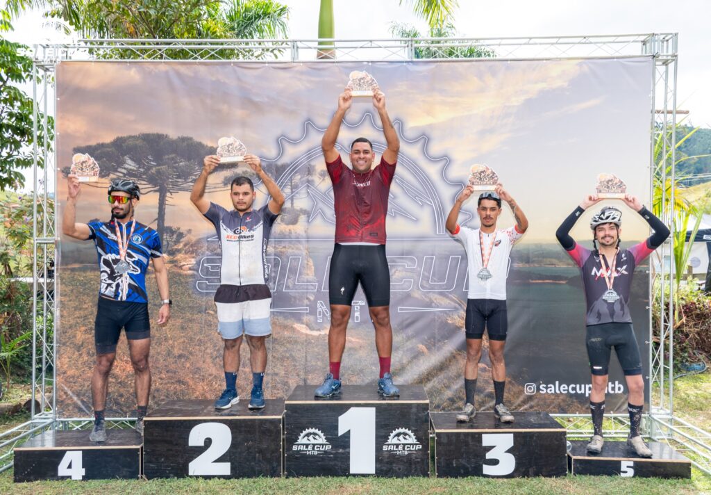Atletas e participantes da Salé Cup MTB 2026 em Salesópolis.
