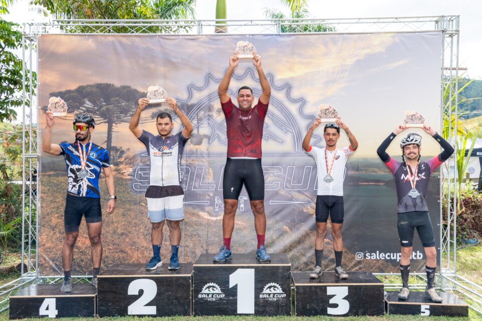 Atletas e participantes da Salé Cup MTB 2026 em Salesópolis.