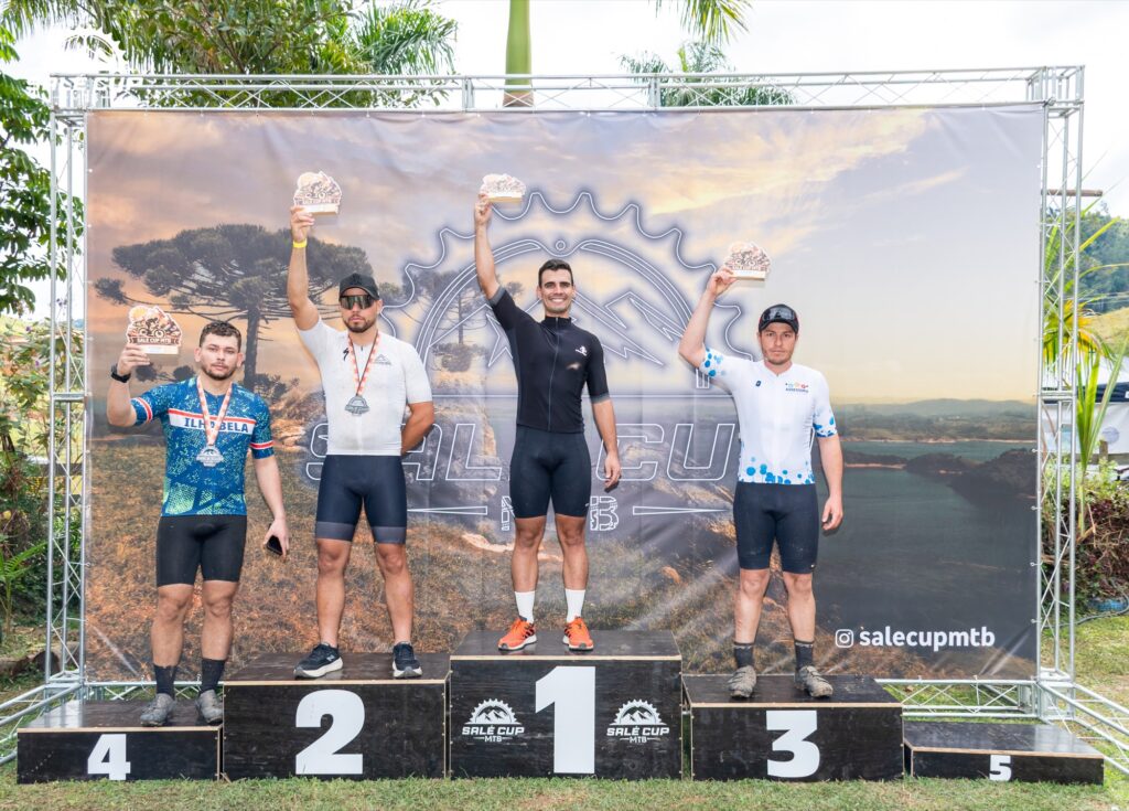 Atletas e participantes da Salé Cup MTB 2026 em Salesópolis.