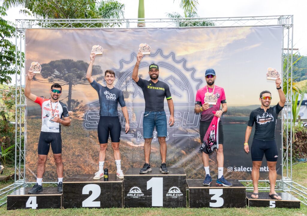 Atletas e participantes da Salé Cup MTB 2026 em Salesópolis.