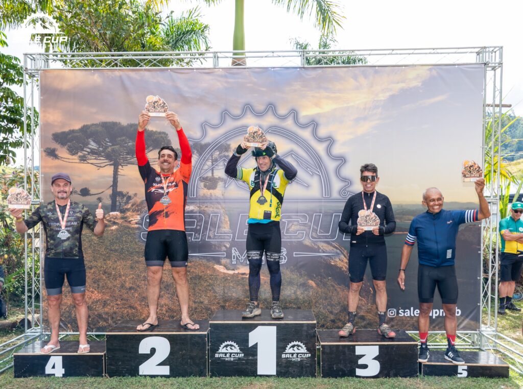 Atletas e participantes da Salé Cup MTB 2026 em Salesópolis.