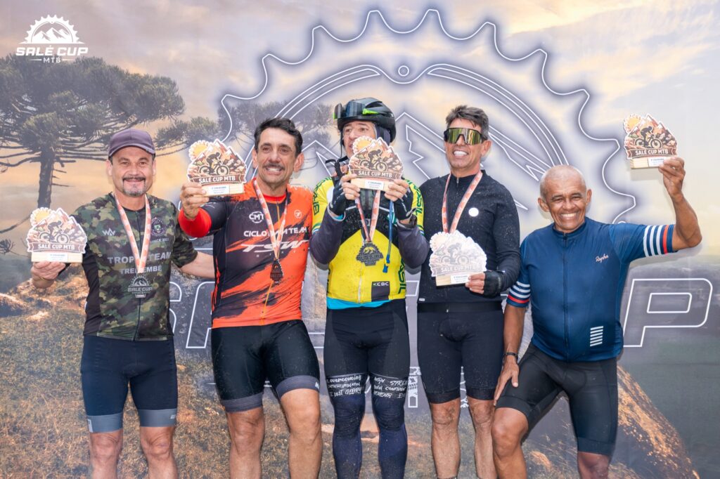 Atletas e participantes da Salé Cup MTB 2026 em Salesópolis.