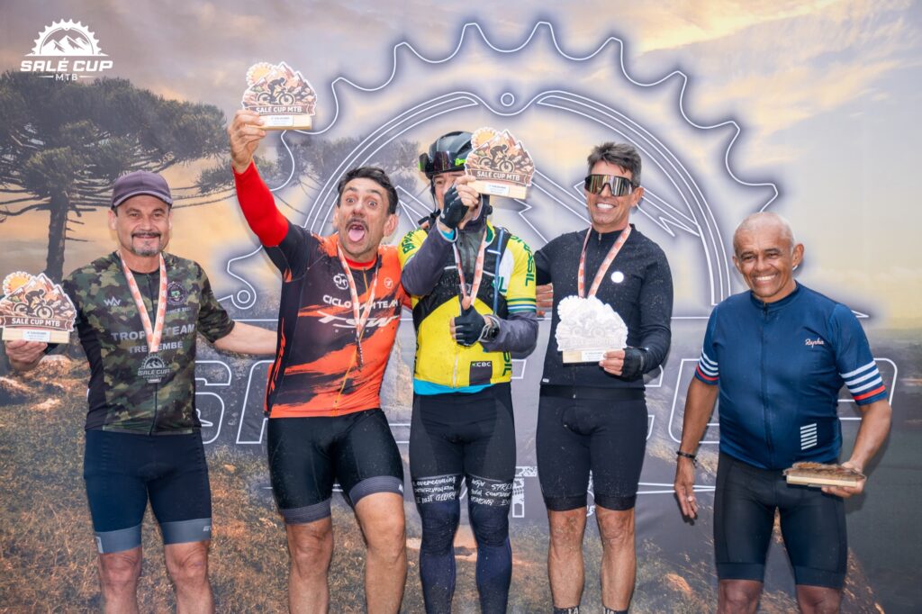 Atletas e participantes da Salé Cup MTB 2026 em Salesópolis.
