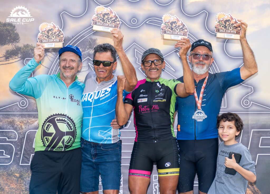 Atletas e participantes da Salé Cup MTB 2026 em Salesópolis.
