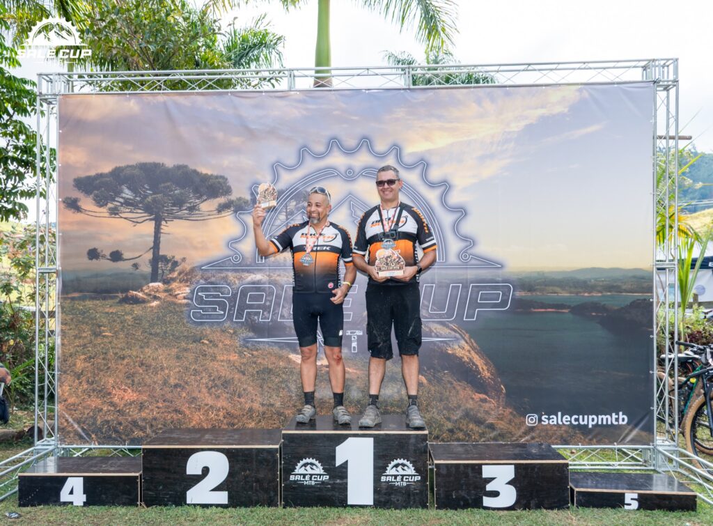 Atletas e participantes da Salé Cup MTB 2026 em Salesópolis.