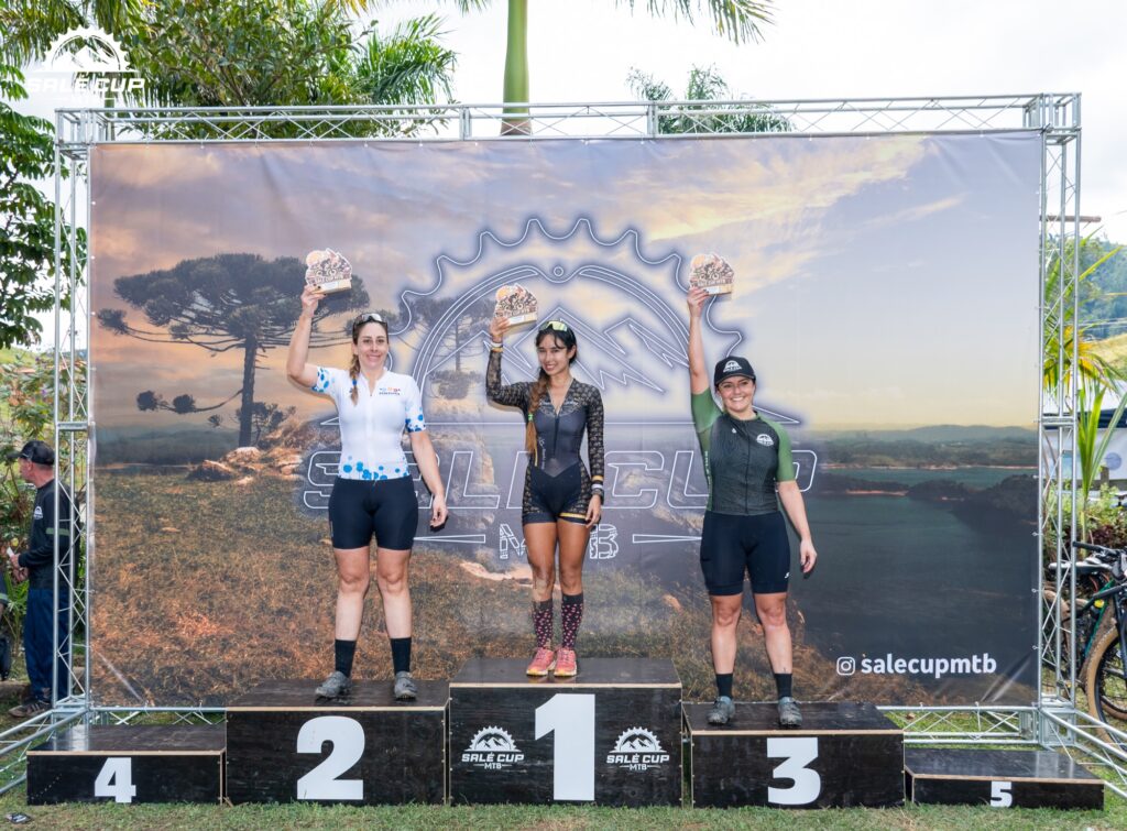 Atletas e participantes da Salé Cup MTB 2026 em Salesópolis.