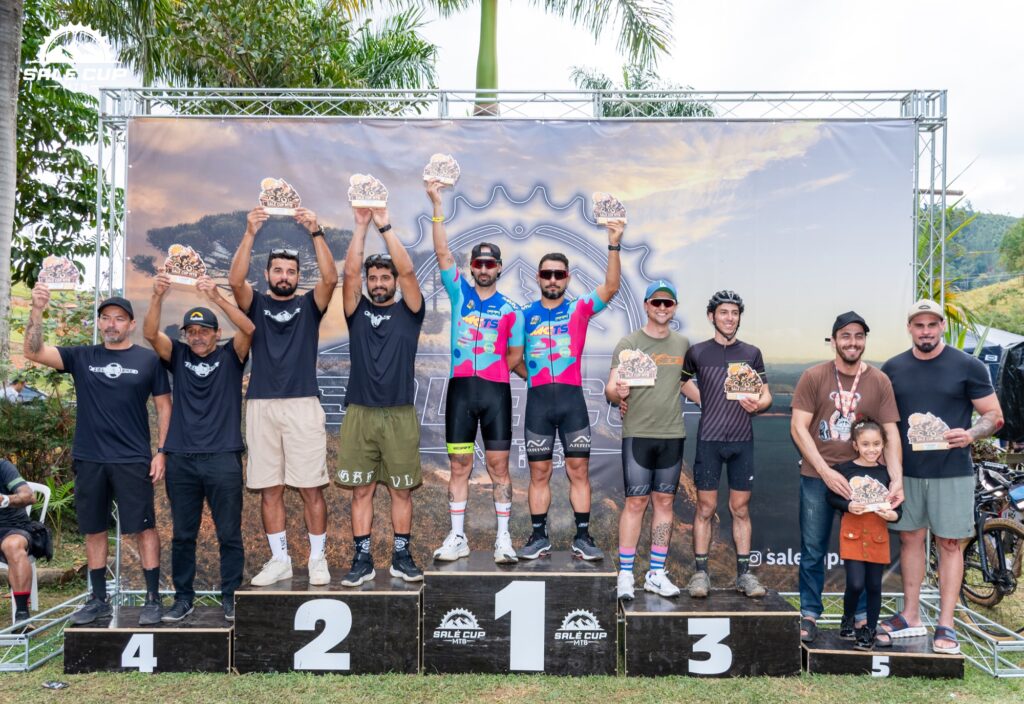 Atletas e participantes da Salé Cup MTB 2026 em Salesópolis.