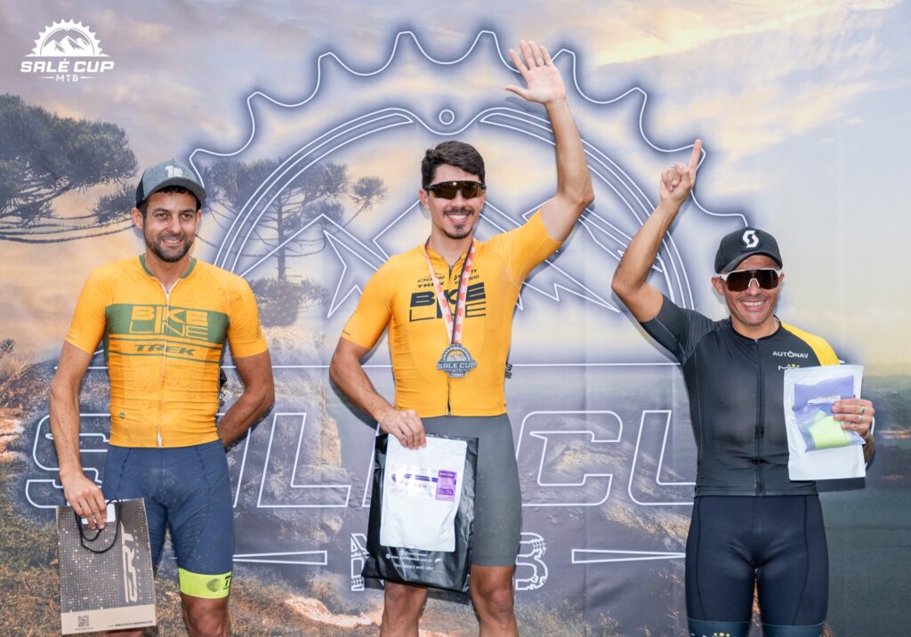 Atletas e participantes da Salé Cup MTB 2026 em Salesópolis.