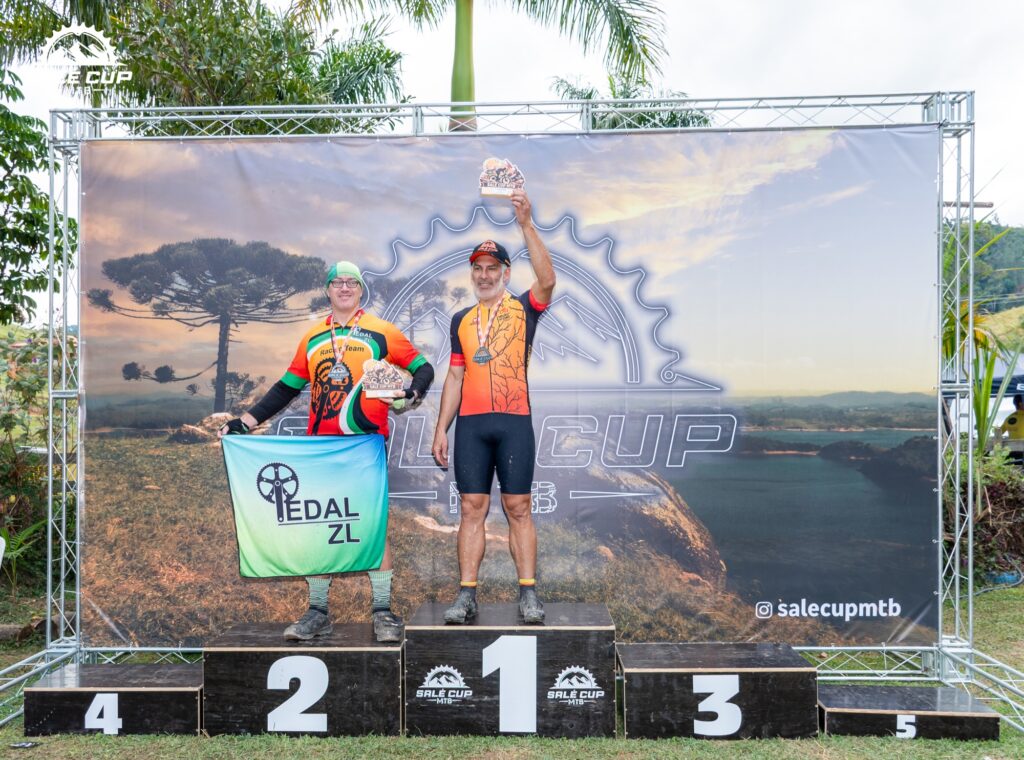 Atletas e participantes da Salé Cup MTB 2026 em Salesópolis.
