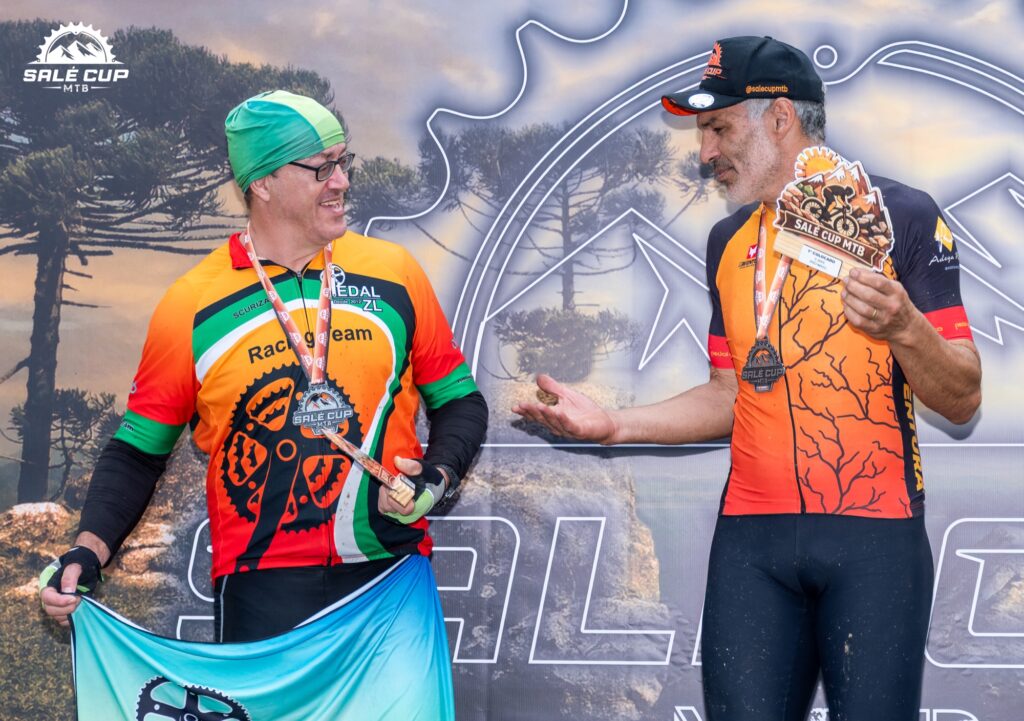 Atletas e participantes da Salé Cup MTB 2026 em Salesópolis.