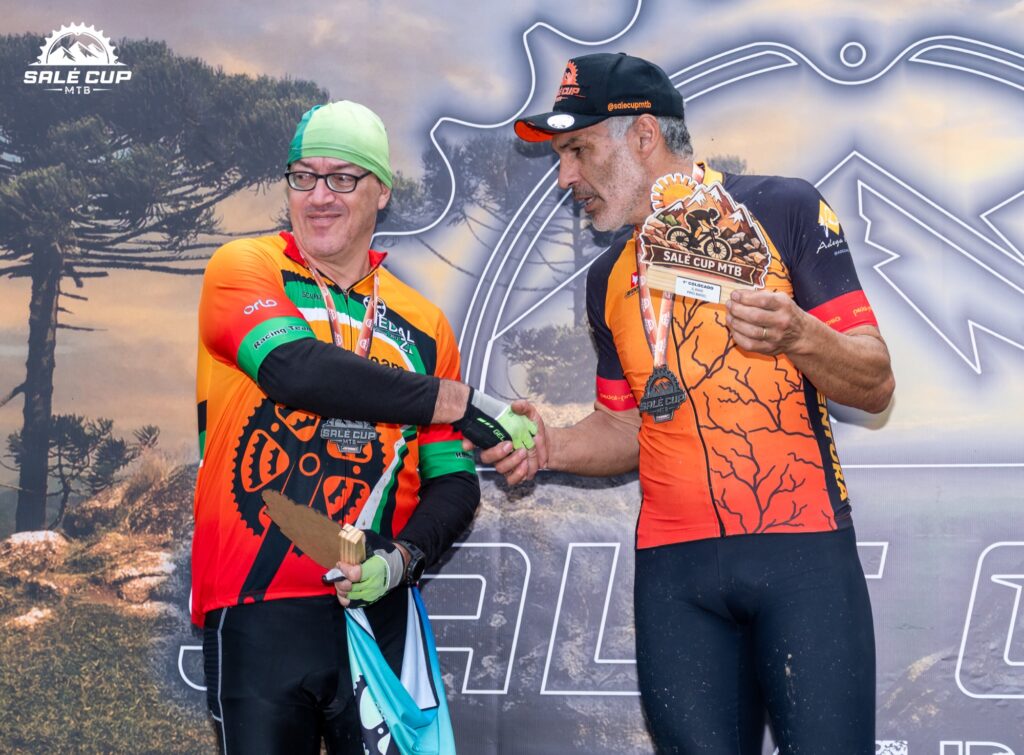 Atletas e participantes da Salé Cup MTB 2026 em Salesópolis.