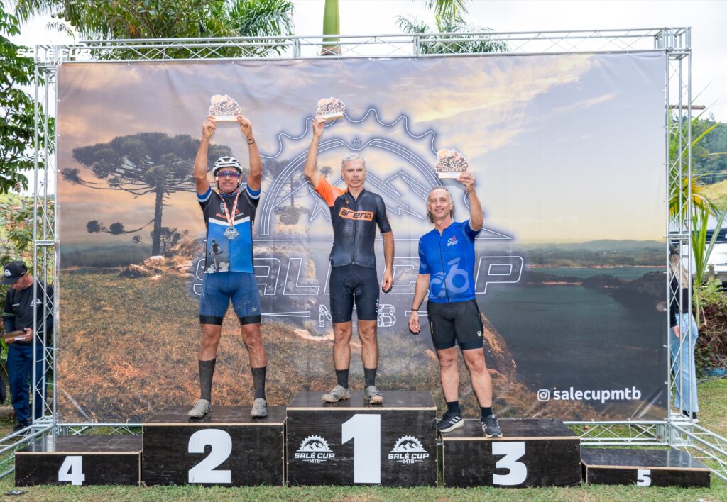 Atletas e participantes da Salé Cup MTB 2026 em Salesópolis.