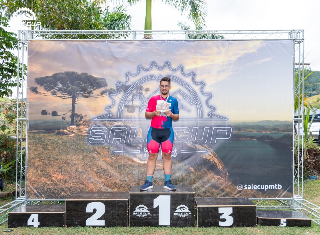 Atletas e participantes da Salé Cup MTB 2026 em Salesópolis.