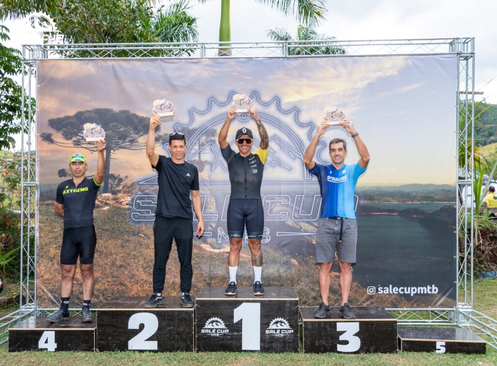 Atletas e participantes da Salé Cup MTB 2026 em Salesópolis.