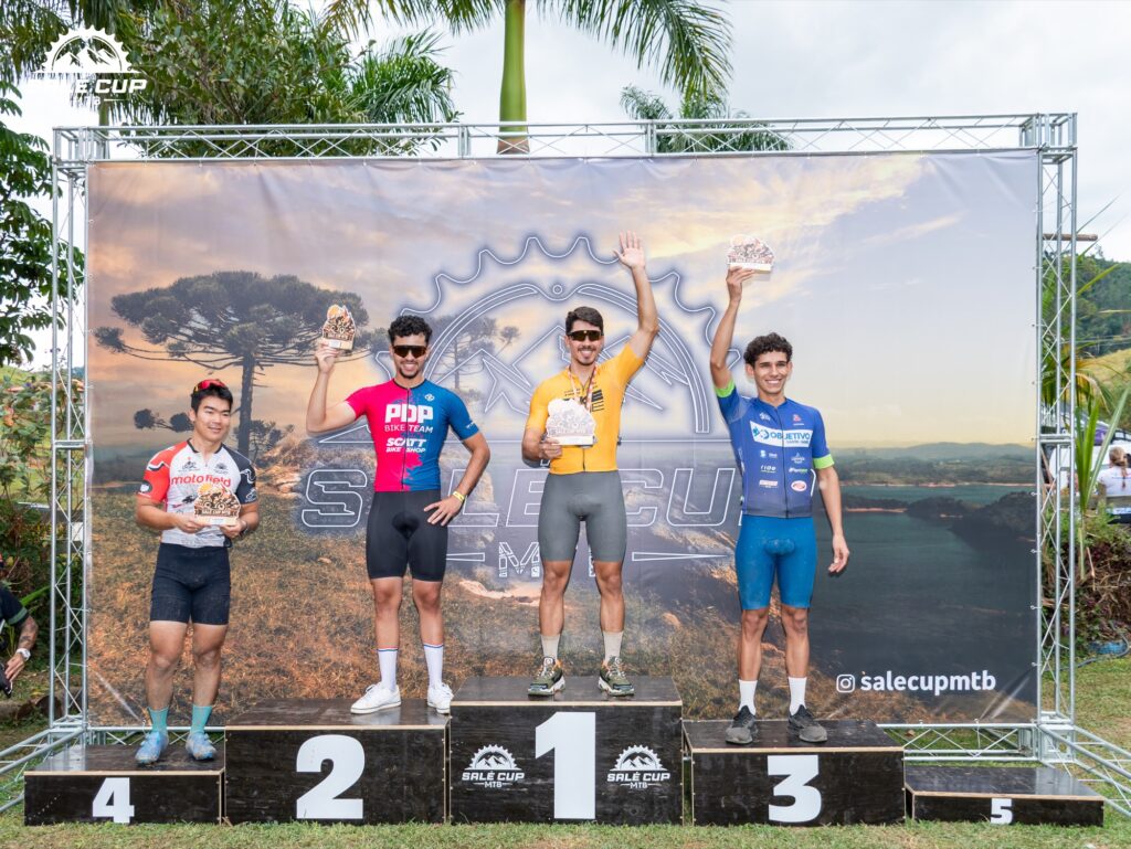 Atletas e participantes da Salé Cup MTB 2026 em Salesópolis.