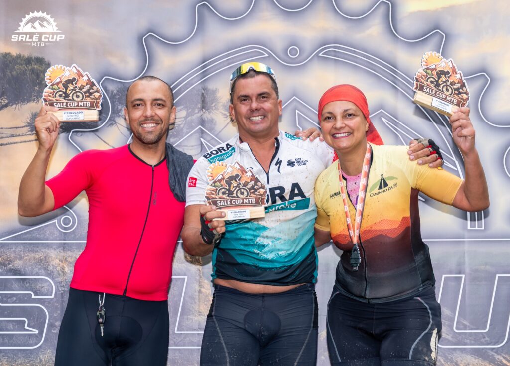 Atletas e participantes da Salé Cup MTB 2026 em Salesópolis.