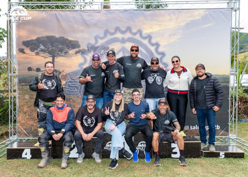 Atletas e participantes da Salé Cup MTB 2026 em Salesópolis.
