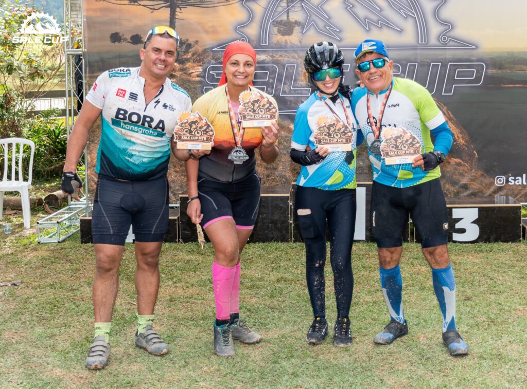 Atletas e participantes da Salé Cup MTB 2026 em Salesópolis.